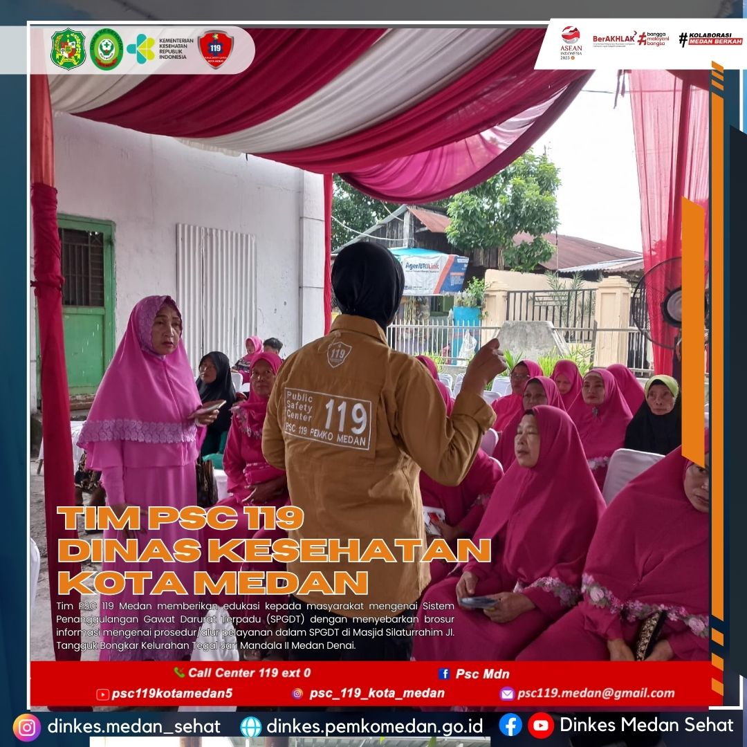 Tim PSC 119 Dinas Kesehatan Kota Medan Melakukan Evakuasi Pasca Banjir Terhadap Seorang Warga di Lingkungan V Jalan Taqwa Kelurahan Tanjung Rejo Kecamatan Medan Sunggal.